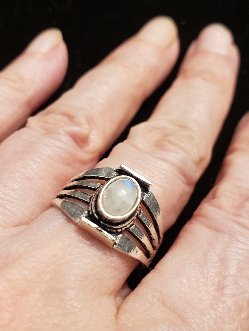 NEW Moonstone Ring Sz 8.5, Oval Stone In A Simple Punky Setting. Nice Blue Flash